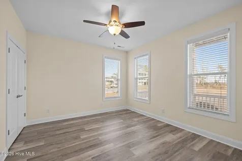 1305 Barnacle Lane Morehead City NC 28557