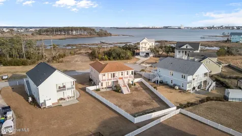 1305 Barnacle Lane Morehead City NC 28557