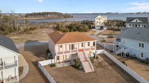 1305 Barnacle Lane Morehead City NC 28557