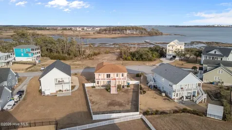 1305 Barnacle Lane Morehead City NC 28557