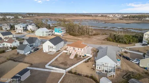 1305 Barnacle Lane Morehead City NC 28557