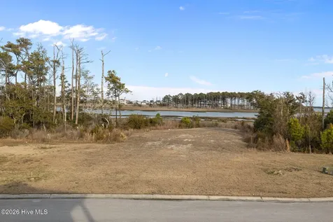 1305 Barnacle Lane Morehead City NC 28557