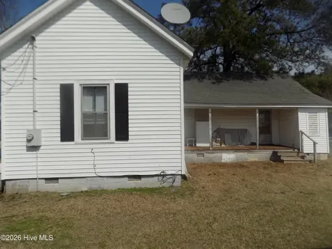 1527 Hwy 123 S Hookerton NC 28538