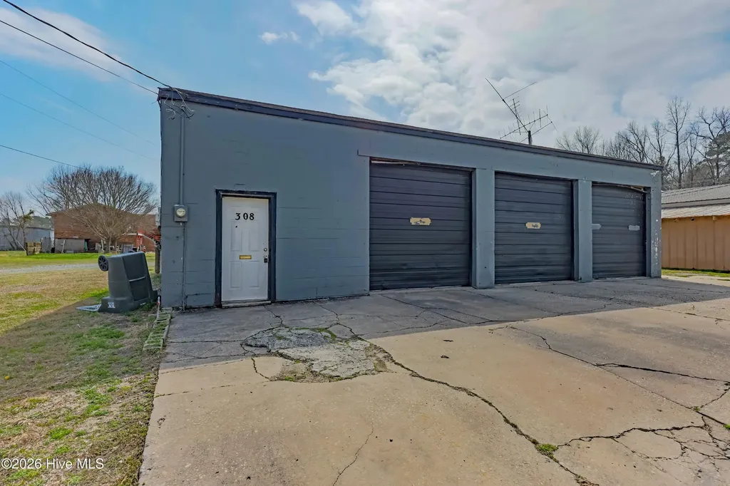 308 Dixon Street Wallace NC 28466