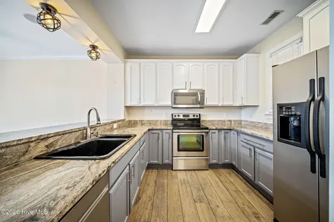 648 Village Park Drive Wilmington NC 28405