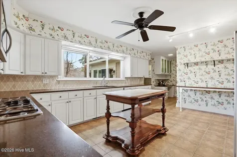 1602 Greenbriar Road Kinston NC 28504