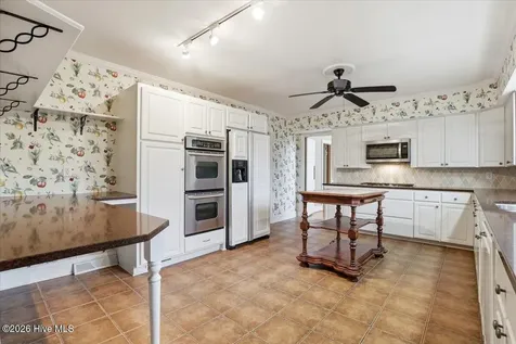 1602 Greenbriar Road Kinston NC 28504