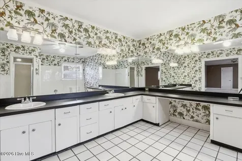 1602 Greenbriar Road Kinston NC 28504