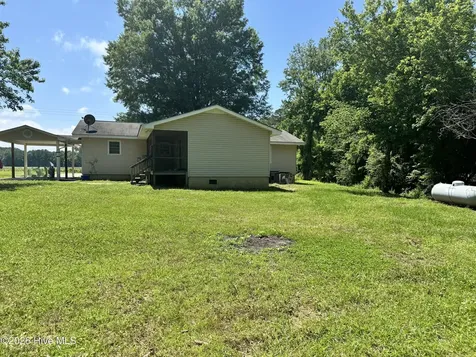 165 Shaw Road Wallace NC 28466