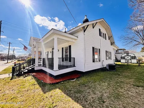 201 N Massey Street Selma NC 27576