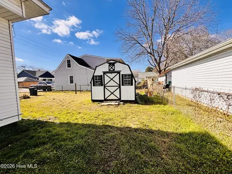 201 N Massey Street Selma NC 27576