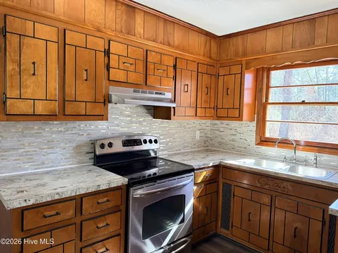 2220 Nc-211 Eagle Springs NC 27242