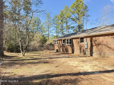 2220 Nc-211 Eagle Springs NC 27242