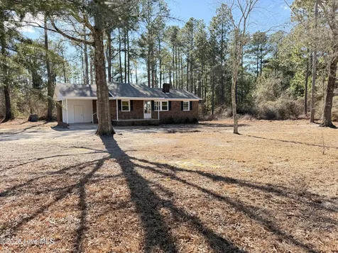 2220 Nc-211 Eagle Springs NC 27242