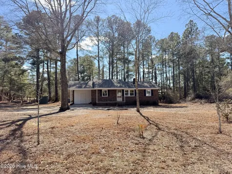 2220 Nc-211 Eagle Springs NC 27242