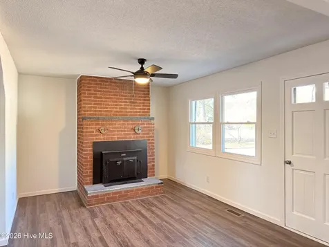 2220 Nc-211 Eagle Springs NC 27242
