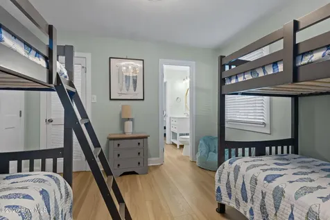 5423 Emerald Drive Emerald Isle NC 28594