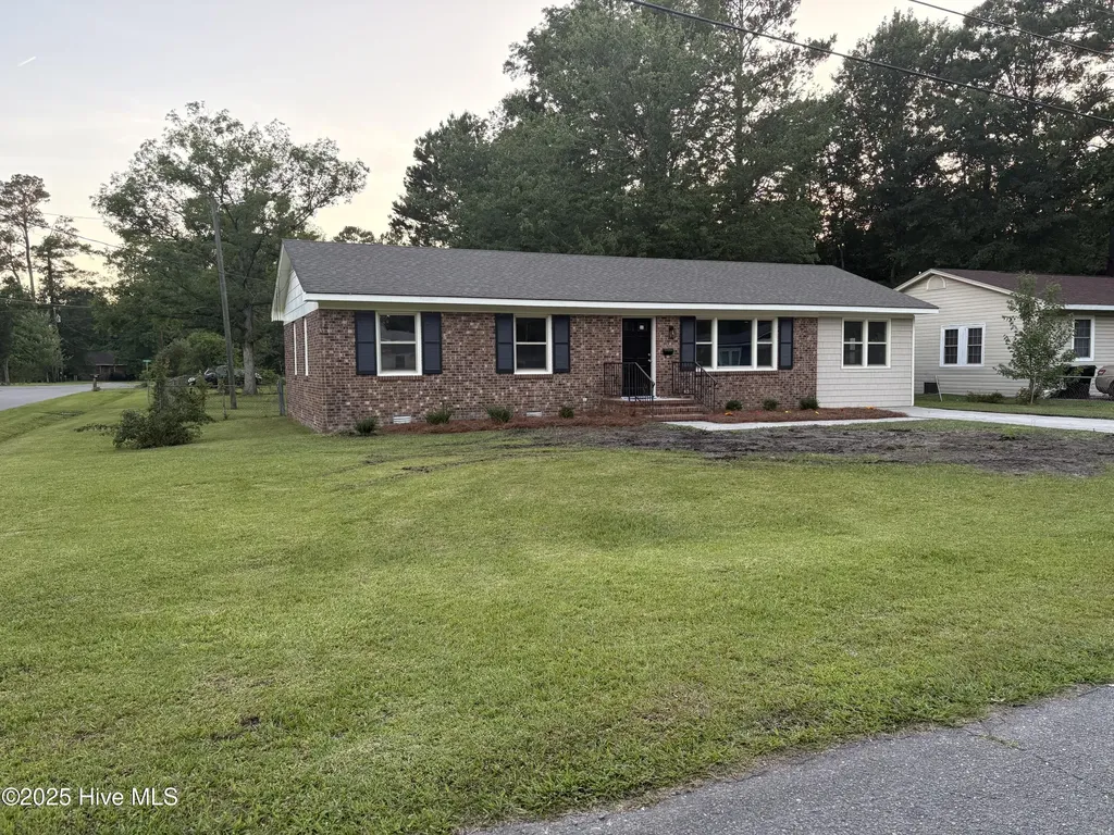 620 S Orange Street Wallace NC 28466