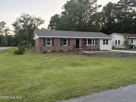 620 S Orange Street Wallace NC 28466