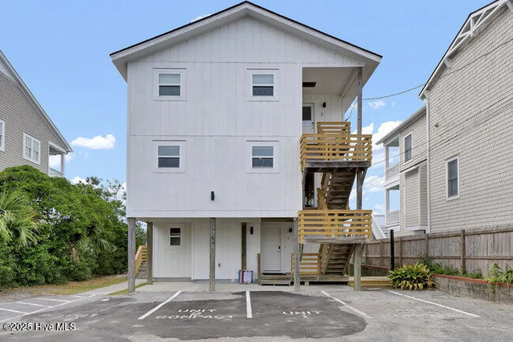 9 W Atlanta Street Wrightsville Beach NC 28480