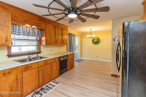 3305 Evelyn Drive Kinston NC 28504