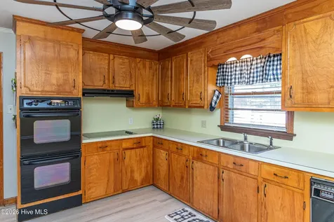 3305 Evelyn Drive Kinston NC 28504
