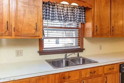 3305 Evelyn Drive Kinston NC 28504