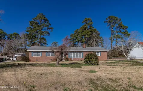 3305 Evelyn Drive Kinston NC 28504