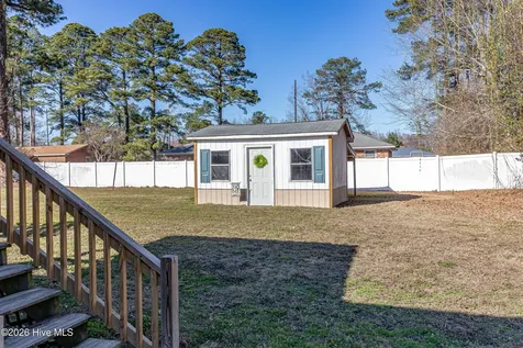 3305 Evelyn Drive Kinston NC 28504