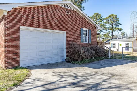 3305 Evelyn Drive Kinston NC 28504