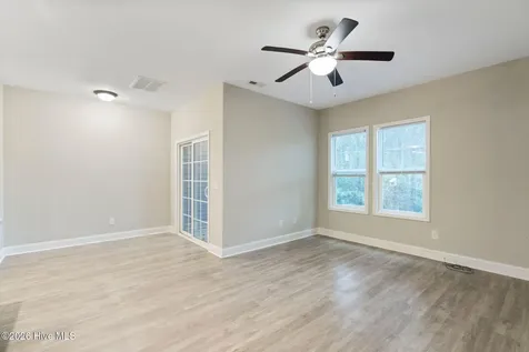 212 N Stingray Lane Sneads Ferry NC 28460