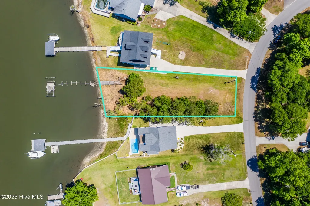 527 Chadwick Shores Drive Sneads Ferry NC 28460