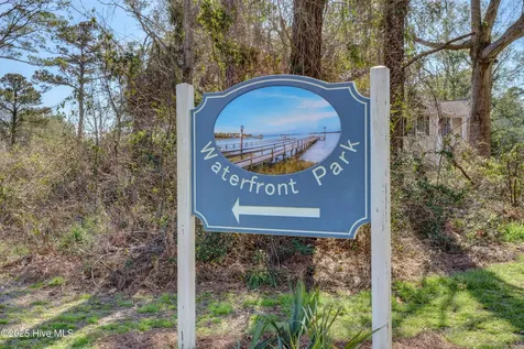527 Chadwick Shores Drive Sneads Ferry NC 28460