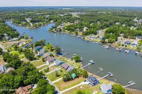 527 Chadwick Shores Drive Sneads Ferry NC 28460
