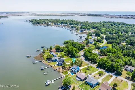 527 Chadwick Shores Drive Sneads Ferry NC 28460