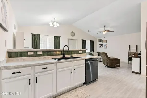 225 Lockwood Court Hubert NC 28539