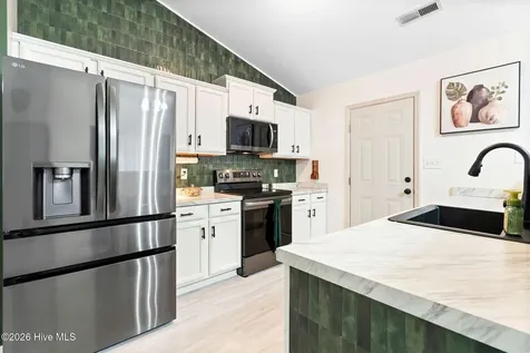 225 Lockwood Court Hubert NC 28539