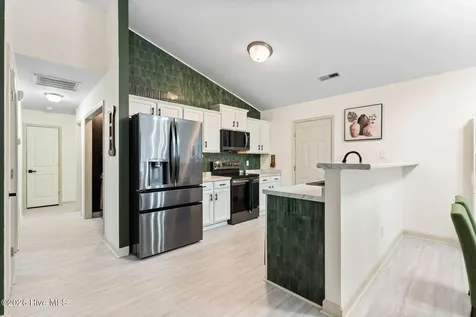 225 Lockwood Court Hubert NC 28539