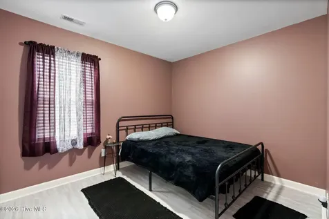 225 Lockwood Court Hubert NC 28539
