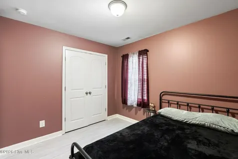 225 Lockwood Court Hubert NC 28539