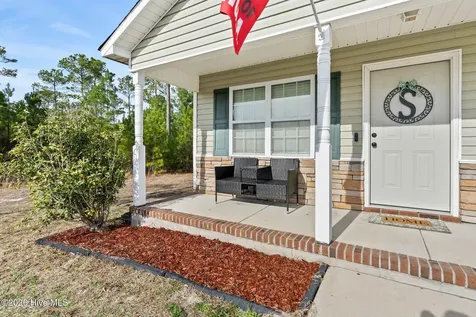 225 Lockwood Court Hubert NC 28539