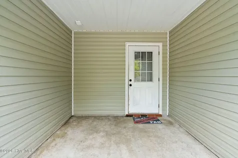 225 Lockwood Court Hubert NC 28539