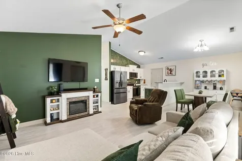 225 Lockwood Court Hubert NC 28539