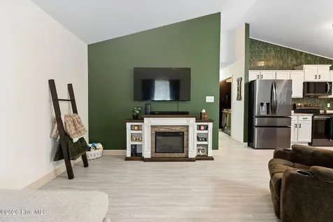 225 Lockwood Court Hubert NC 28539