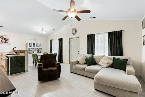 225 Lockwood Court Hubert NC 28539