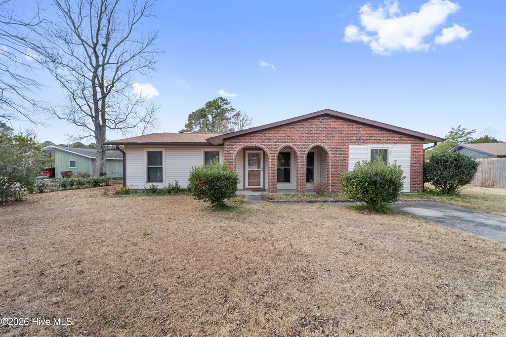 6002 E Red Oak Court Jacksonville NC 28546