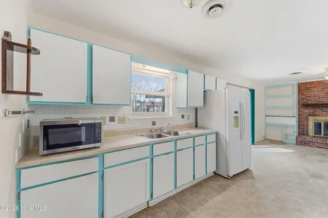 6002 E Red Oak Court Jacksonville NC 28546