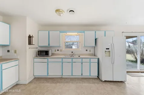 6002 E Red Oak Court Jacksonville NC 28546
