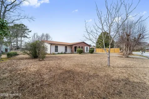 6002 E Red Oak Court Jacksonville NC 28546