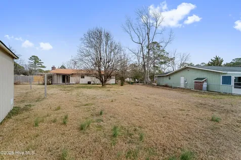 6002 E Red Oak Court Jacksonville NC 28546